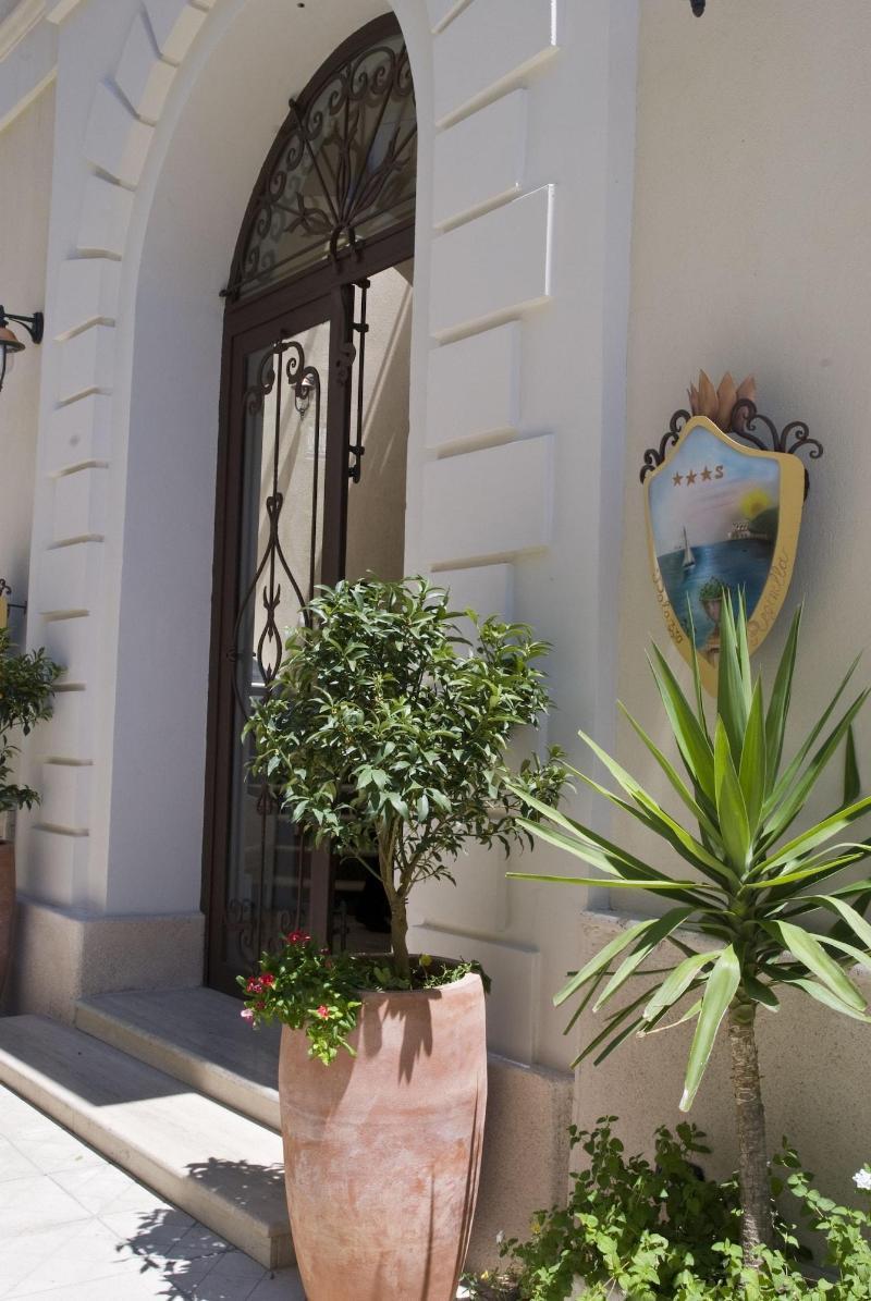 الشقق الفندقية بوفالينو مارينافي  Palazzo Reginella المظهر الخارجي الصورة